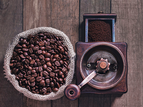 Những cách xay cà phê tại nhà đơn giản